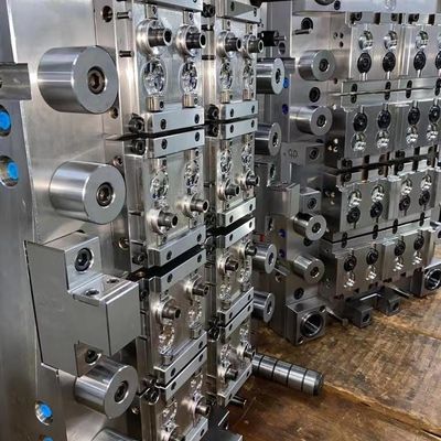 Özel PET preform kalıp bileşenleri. Enjeksiyon kalıplama için hassas aletler.