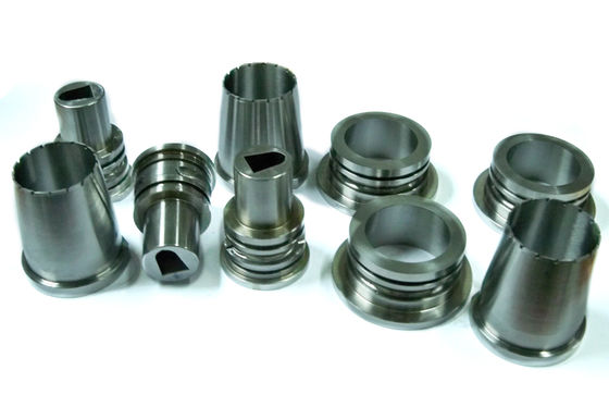 Yüksek toleranslı kalıp çekirdekleri ve boşluk blokları. CNC makineli alet parçaları.